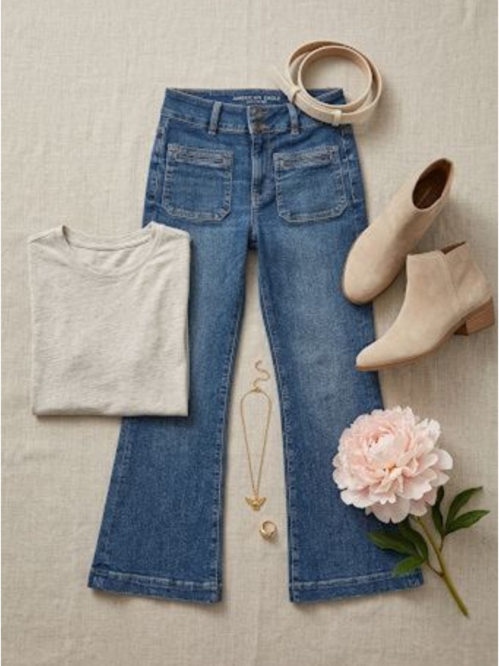 💙EUC American Eagle Medium Wash Flared Denim Jeans, Size 4 Short
